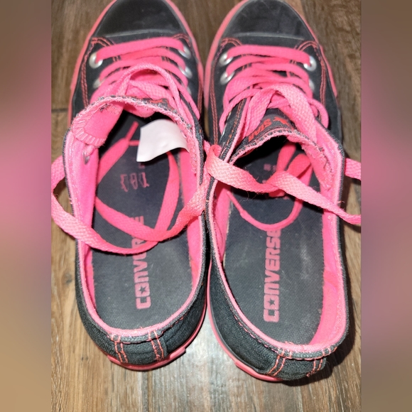 Converse Low Top Black and Pink Chucks - Picture 3 of 8